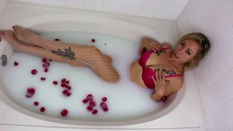 KendallOlsen - Caged And Cucked Valentine - Kendall Olsen